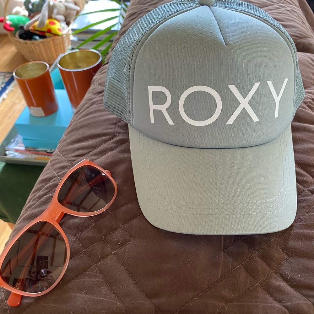 Roxy Gray baseball hat NWOT